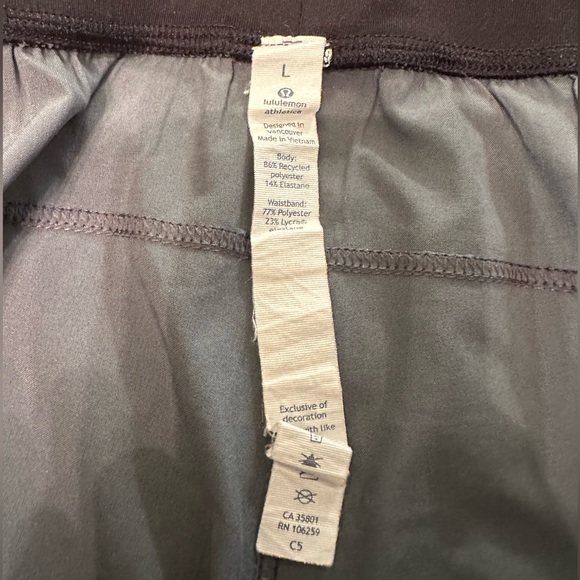 Lululemon linerless 20” shorts. Basket weave pattern. Sz L - Picture 3 of 6